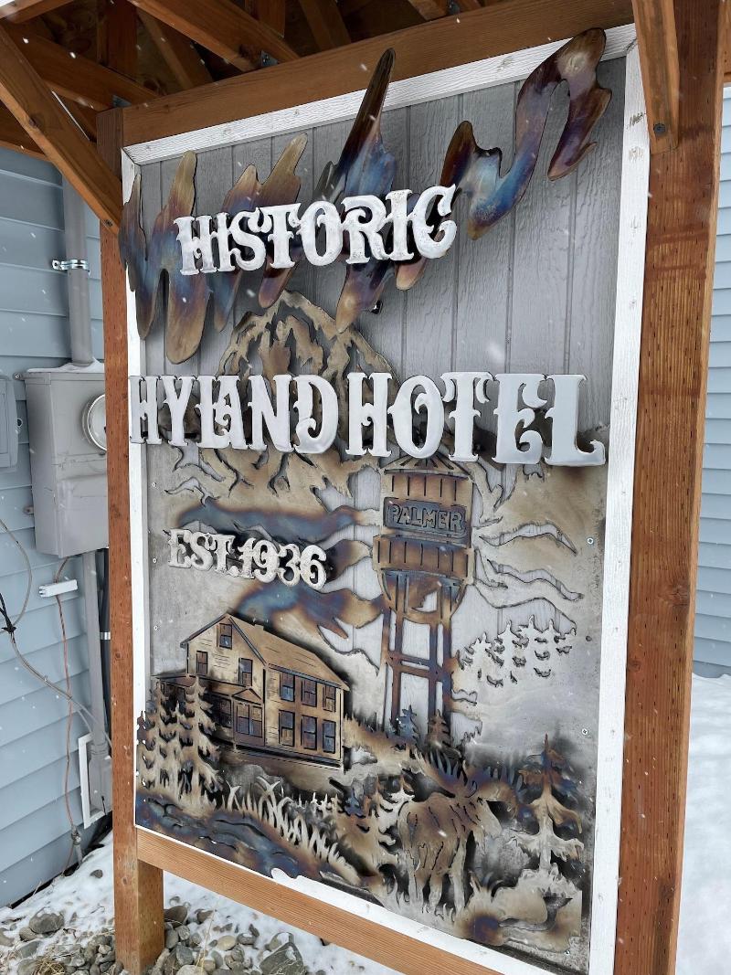 Hyland Hotel - photo 3