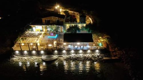 Hidden paradise - carbon neutral hotel in Unknown City