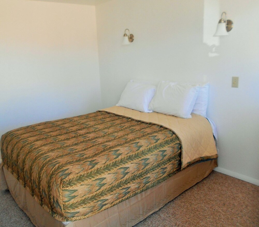 Super Saver Inn - photo 10