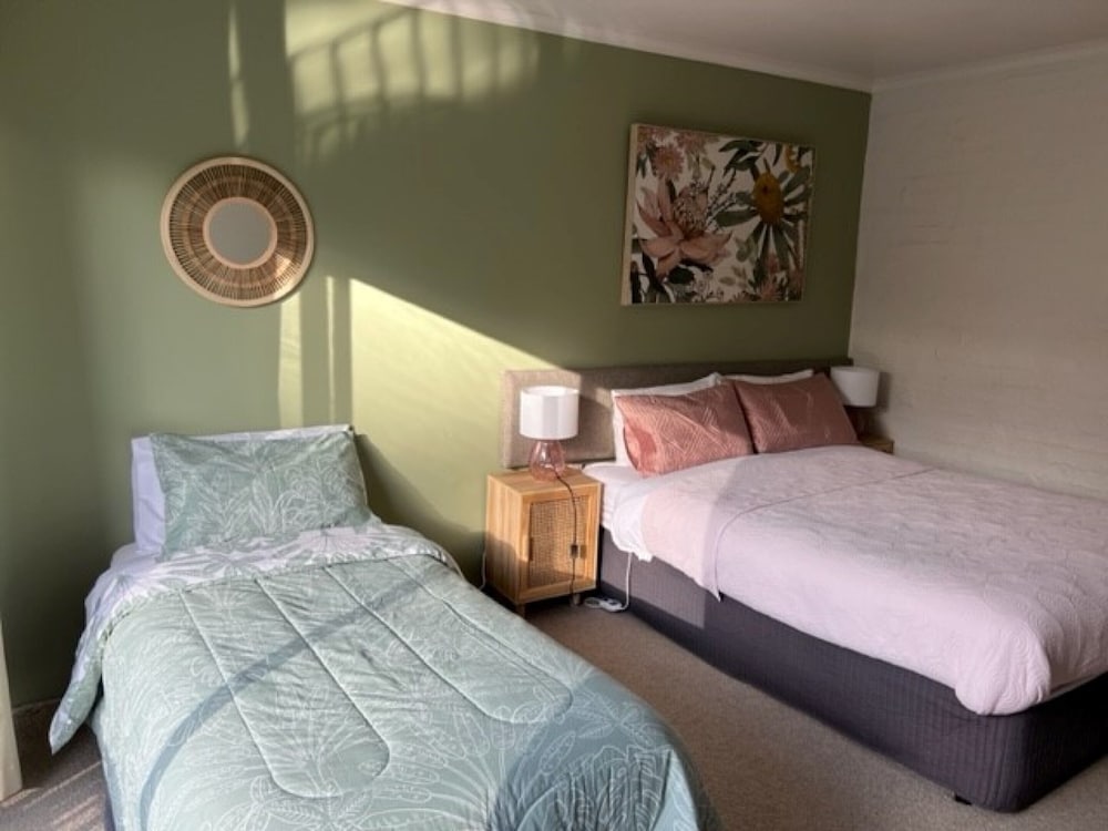 Riverbank Park Motel — Bright — photo 4