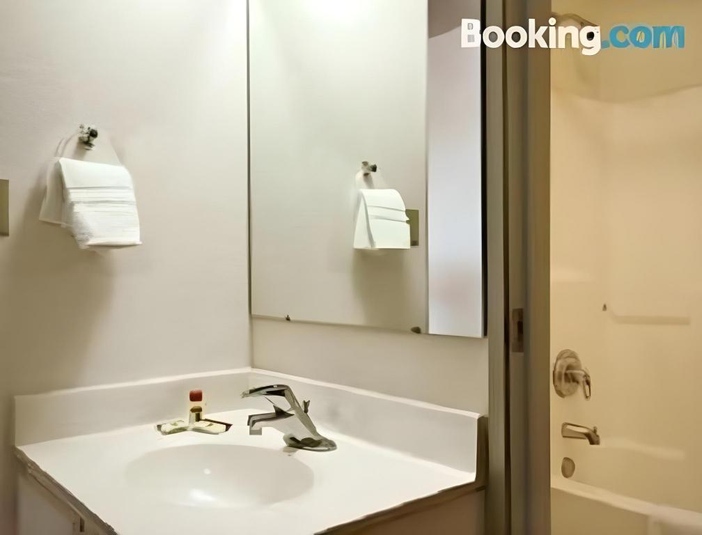 Days Inn by Wyndham Warsaw - photo 8