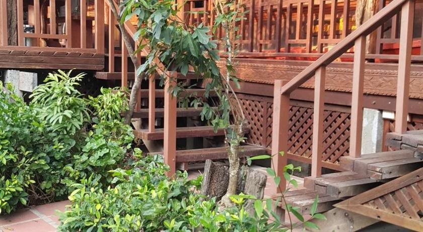 Ruean Mai Chai Khlong in Amphawa, Thailand