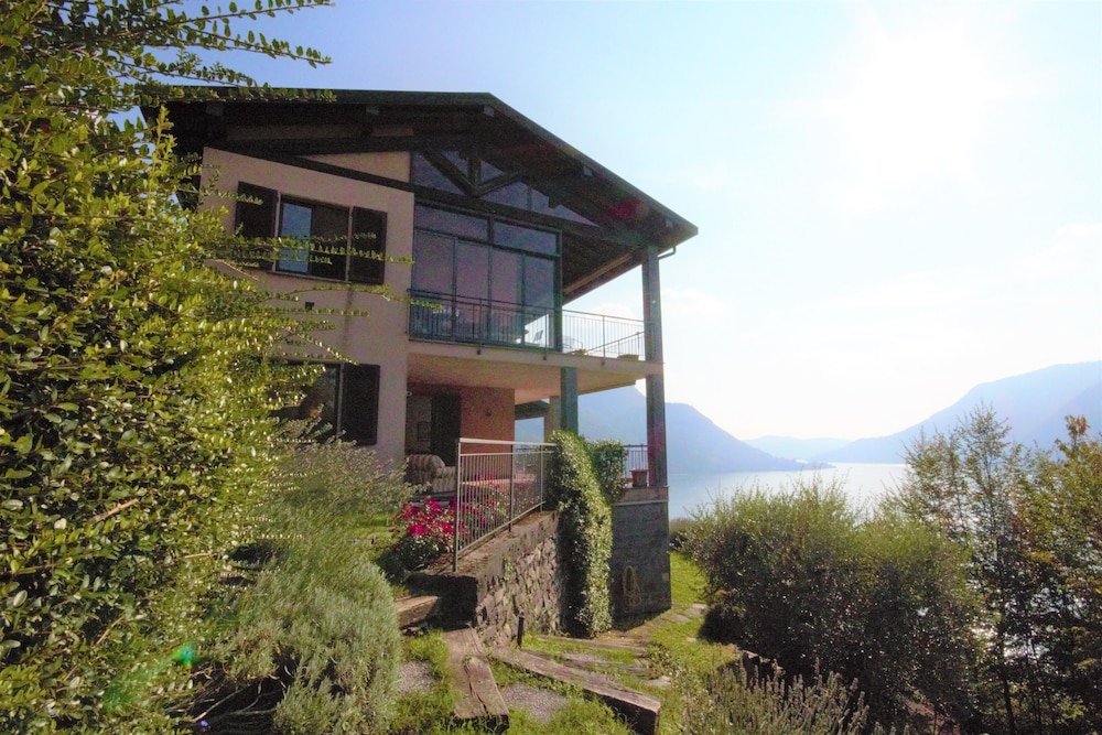Pognana Luxury Apartment n.1 7 people — 4-Star Luxury Hotel in Pognana Lario, Italy