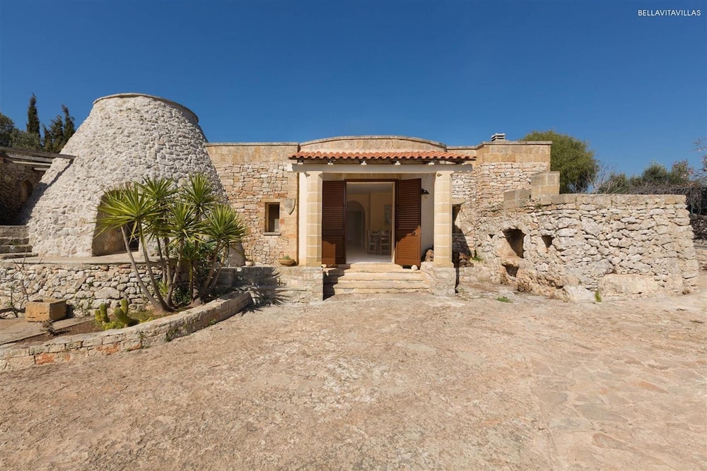 836 Masseria Colosso Pajara — Patu