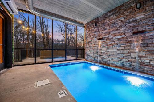 Sugar Plum Pines: Romantic Pool Theater Top 1 in Gatlinburg, United States