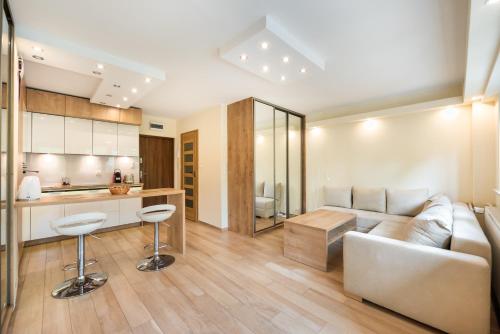 Mokotów Orzycka Beige Studio by BookingHost — 4-Star Luxury Hotel in Warsaw, Poland