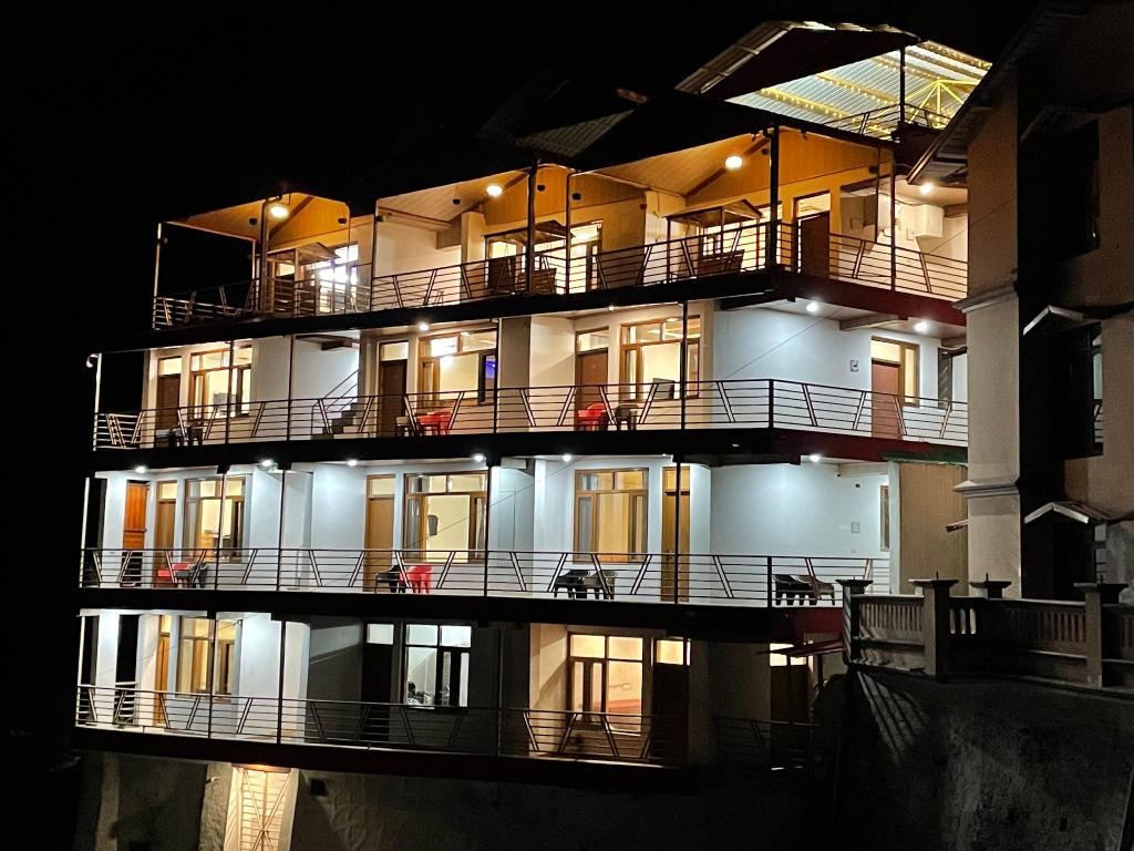 Himashray - last minute hotel in Naini Tal