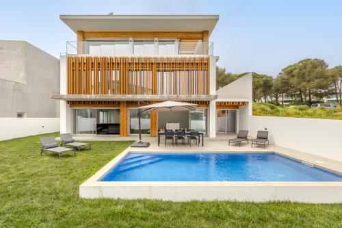 Lilac Cascais Villa with Swimming Pool — 4-Star Luxury Hotel in Cascais, Portugal