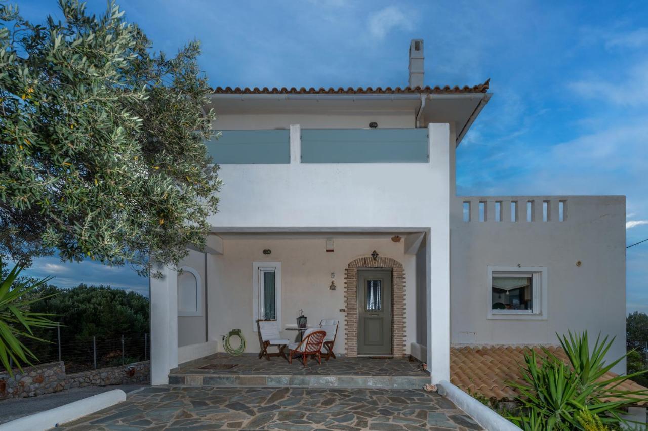 Villa Catherine — 4-Star Luxury Hotel in Korinthos, Greece