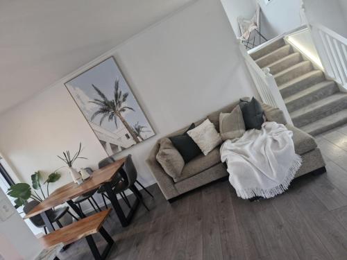 Stylish Spacious Central with Pool - carbon neutral hotel in Unknown City