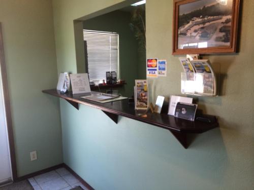 Lake Shore Motel - photo 37