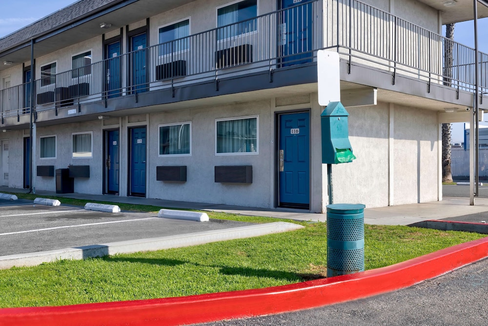 Motel 6 Anaheim CA Fullerton East - photo 25