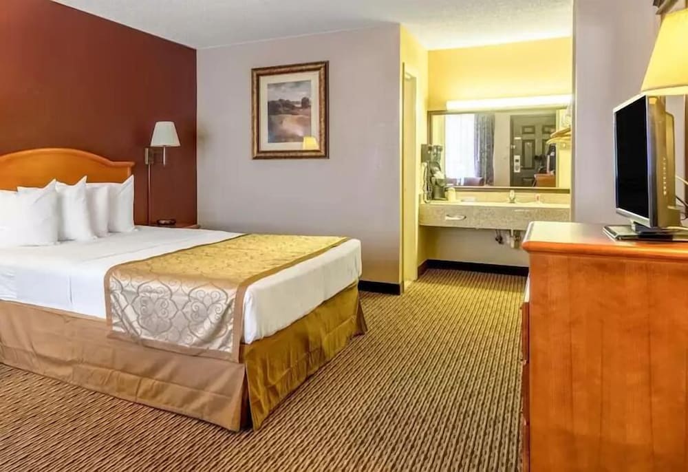 The Parkwood Inn & Suites - photo 8