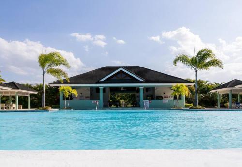 Choose To Be Happy at The Palms Richmond Estates Three Bedrooms with Pool in Unknown City, Jamaica