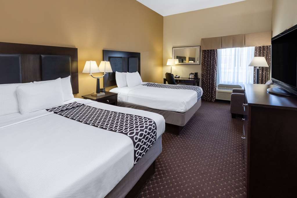 La Quinta Inn & Suites by Wyndham Houston New Caney - photo 17