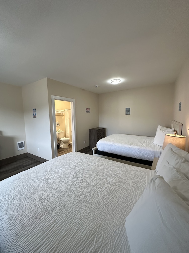 The Coastal Inn and Suites - photo 46