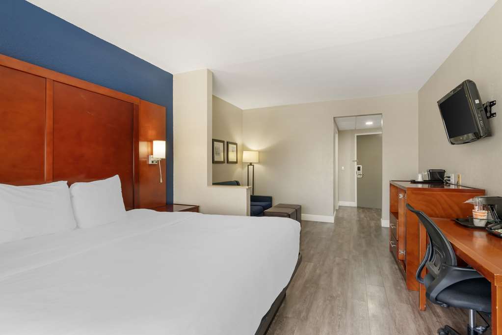Comfort Suites West Jacksonville - photo 18
