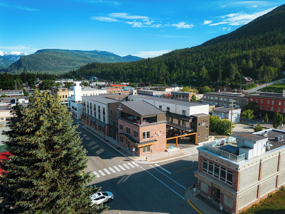 Basecamp Suites Revelstoke — hotel in Revelstoke