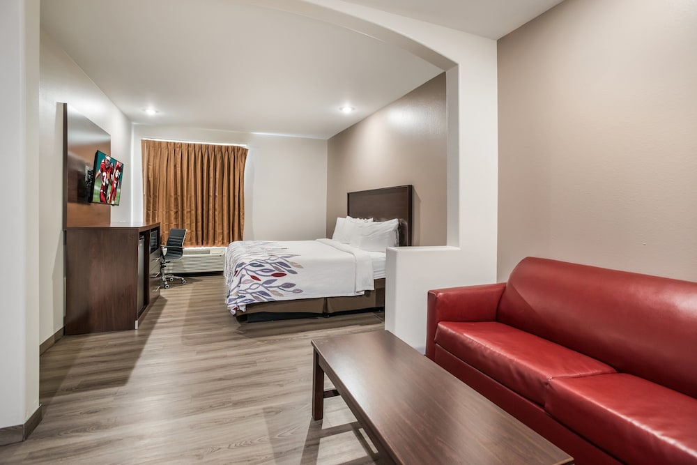 Red Roof Inn & Suites Lake Charles - photo 13