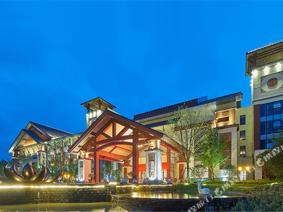 Jiuhua Mountain Rongxi Manor Hot Spring Resort — 5-Star Luxury Hotel in Qingyang, People's Republic of China
