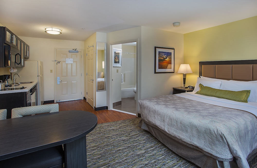Candlewood Suites Louisville Airport an IHG Hotel - photo 4