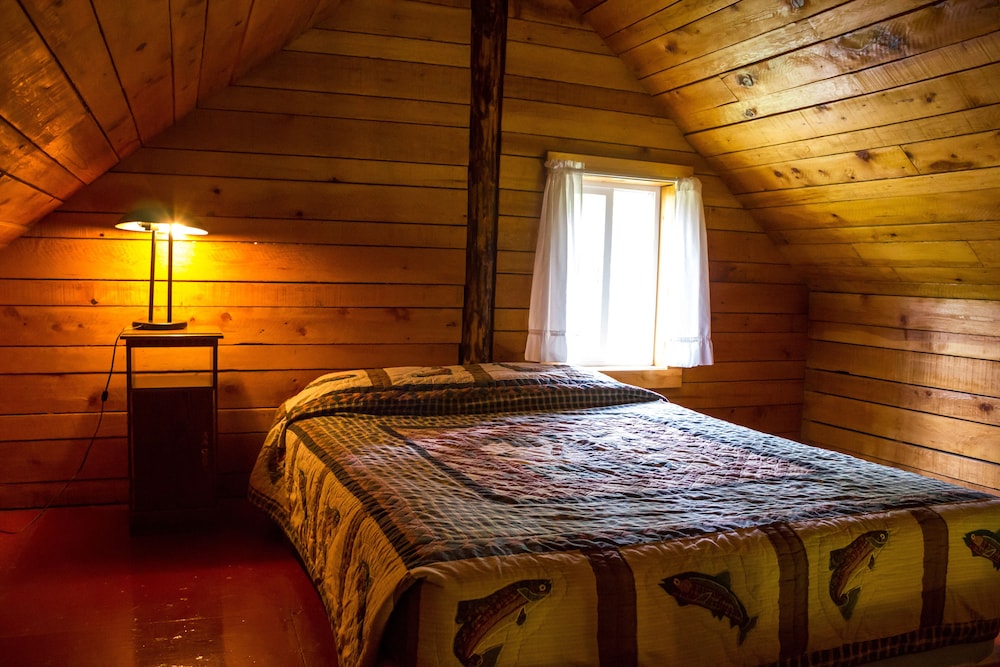 Midnight Sun Log Cabins - photo 9