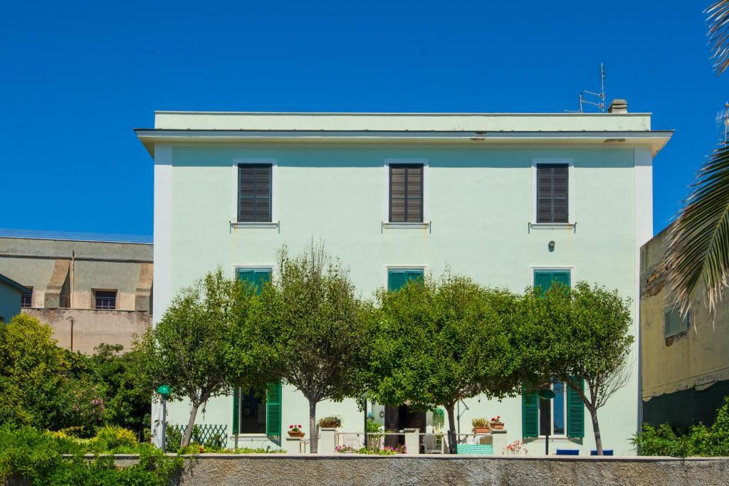 Maison De Revel — 4-Star Luxury Hotel in Civitavecchia, Italy