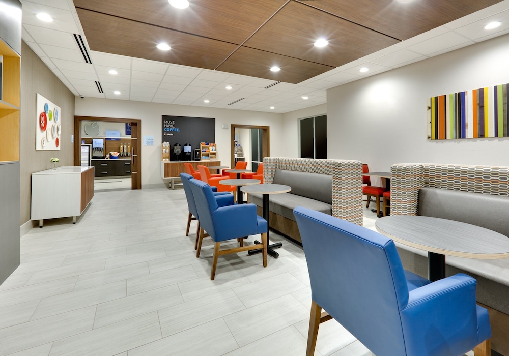 Holiday Inn Express & Suites Plano The Colony by IHG - photo 20