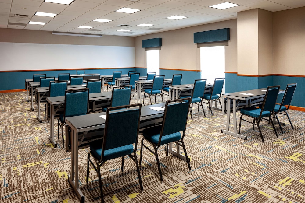 Hampton Inn & Suites St. Louis at Forest Park - photo 31