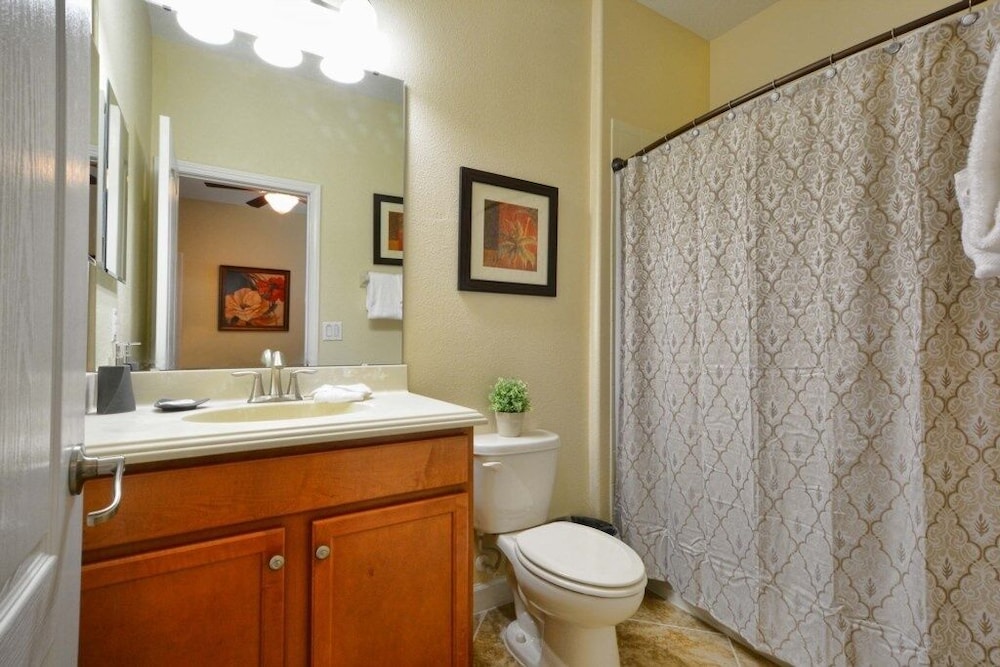 Resort Community Large Private Pool Free Wifi Game Room No Rear Neighbors 6 Bedroom Home by RedAwning - photo 23