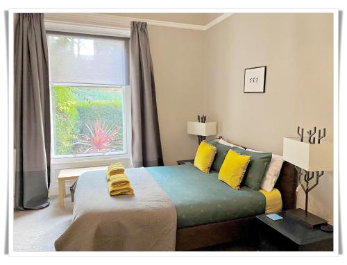 Beautifully Decorated 2Bed Apt Gem in City Center — 4-Star Luxury Hotel in Edinburgh, United Kingdom