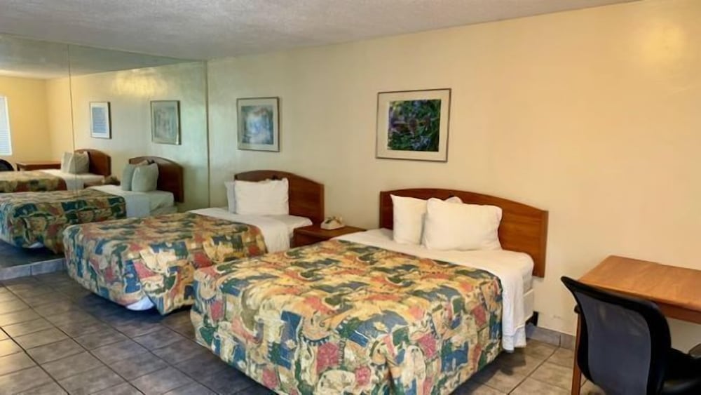 Big Chile Inn & Suites - photo 7