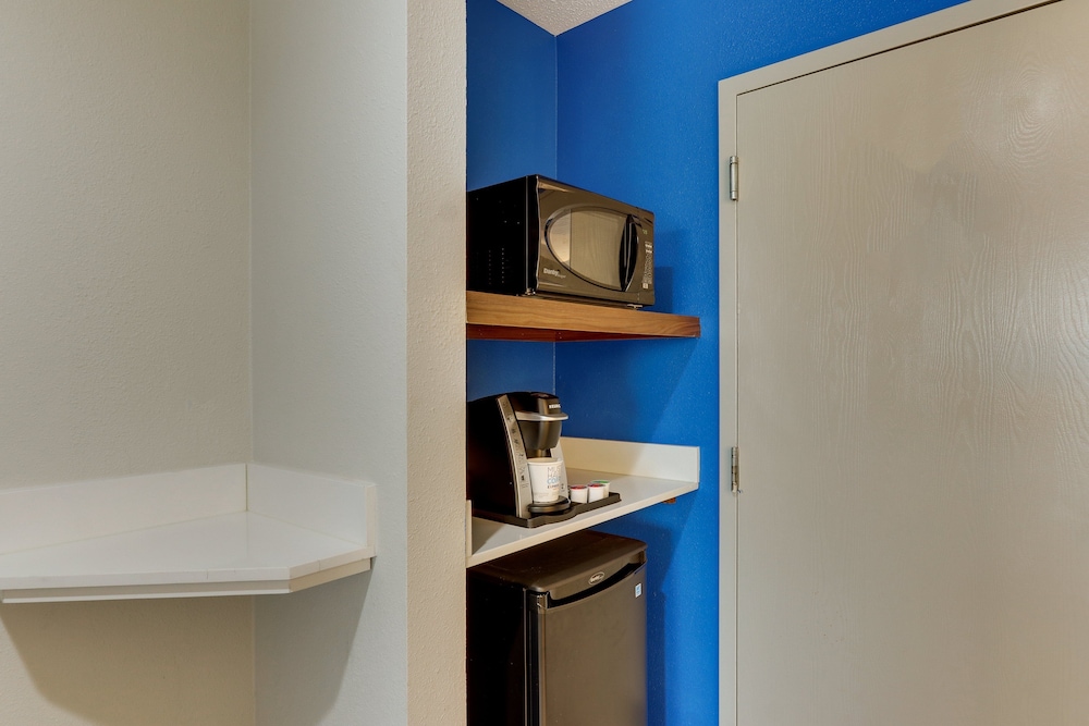 Holiday Inn Express Cincinnati North Monroe by IHG - photo 19