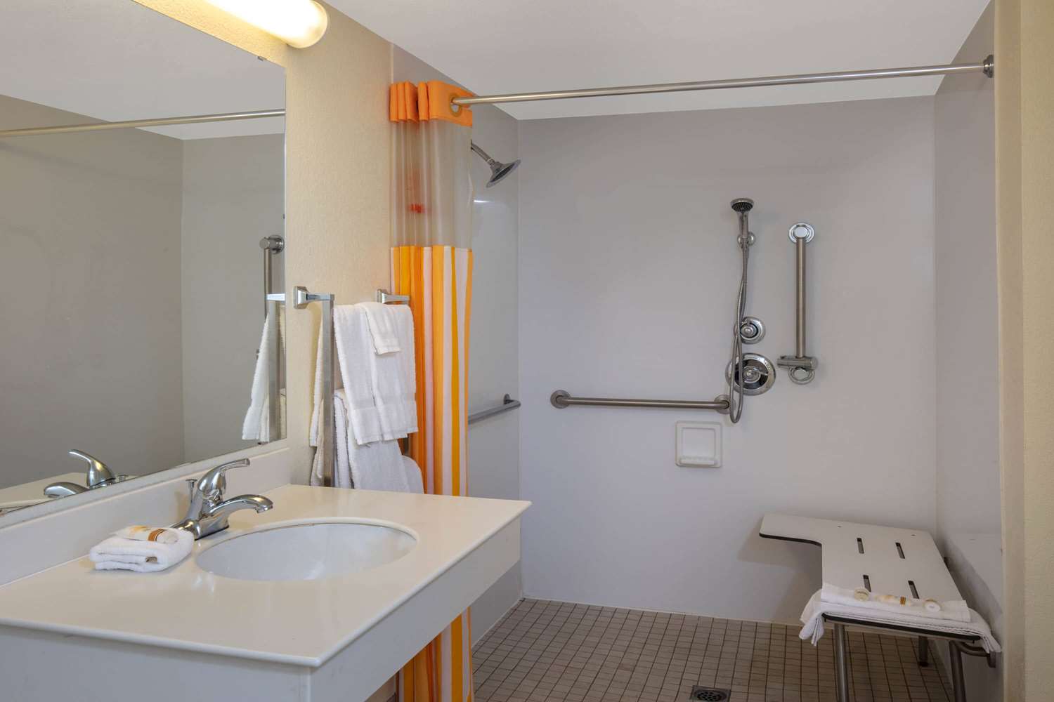 La Quinta Inn and Suites by Wyndham Las Vegas Airport N Conv. - photo 24
