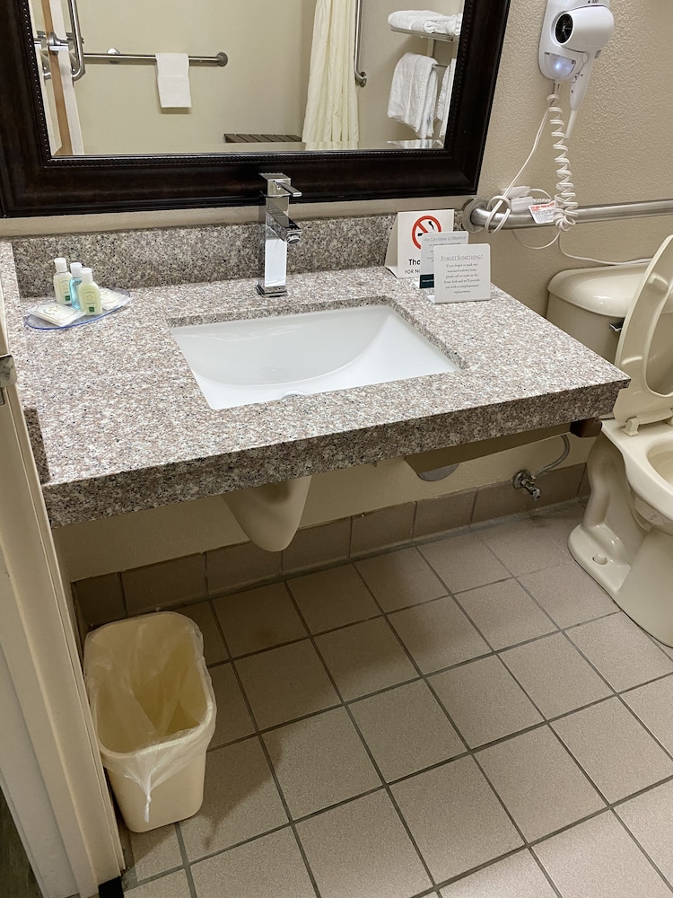 Quality Inn Clinton Knoxville North - photo 17