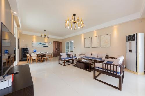 Locals Apartment House 01 — 4-Star Luxury Hotel in Haikou, People's Republic of China