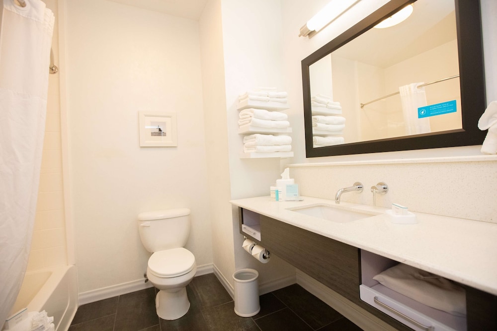 Hampton Inn Toledo Oregon - photo 13