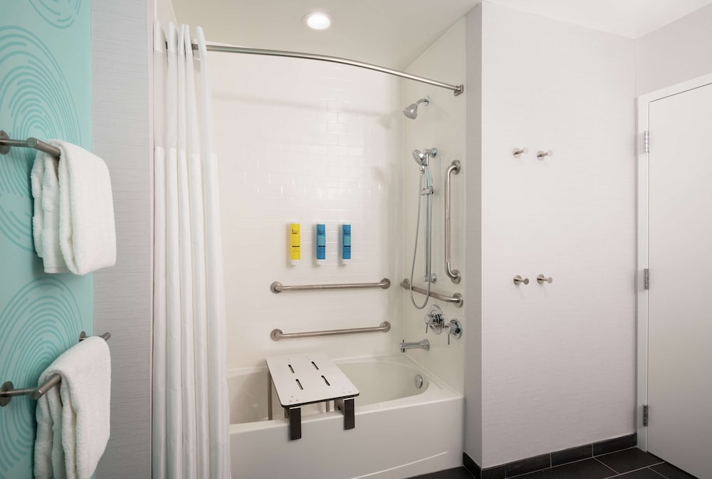 Tru By Hilton Baltimore Harbor East MD - photo 25