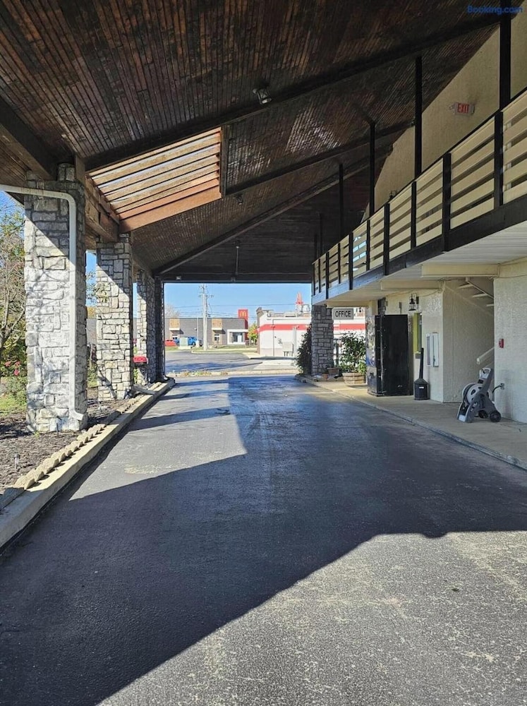Brookville Inn By OYO Near Dayton International Airport - photo 14