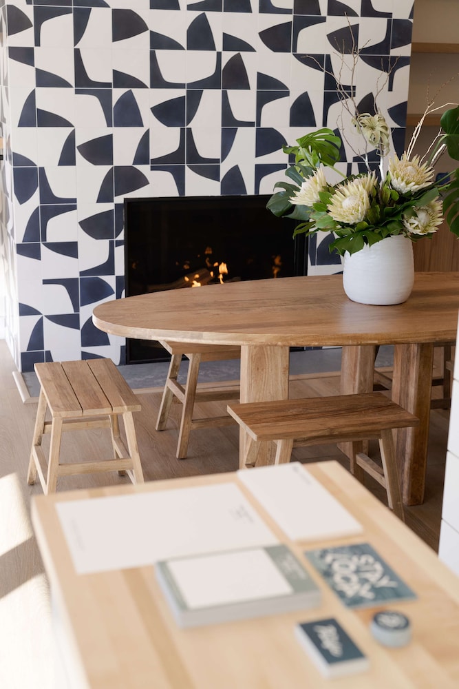 The Dolphin Inn - photo 3