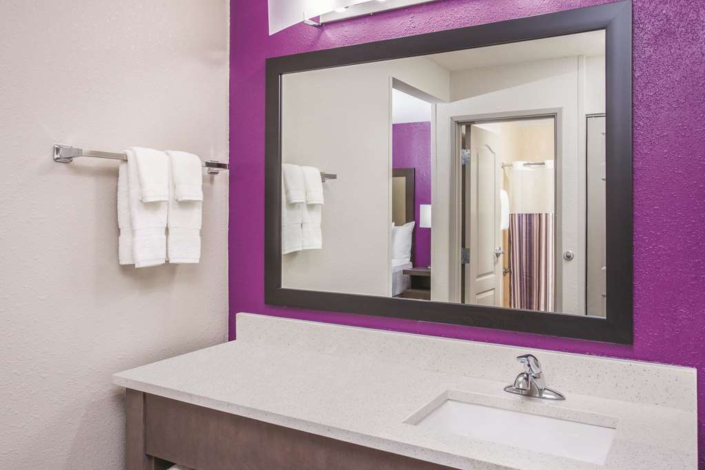 La Quinta Inn & Suites by Wyndham Effingham - photo 11