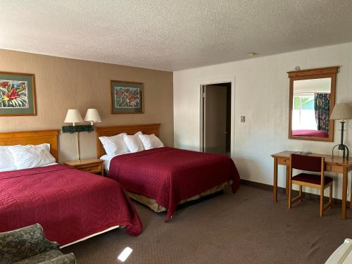 Redwood Arms Motel - photo 12