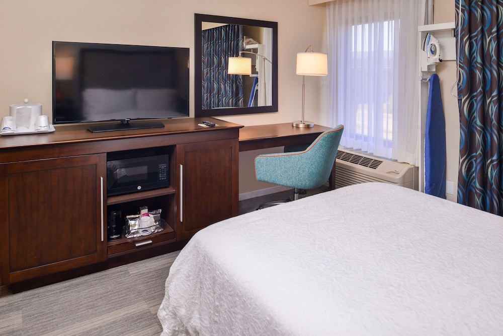 Hampton Inn Seattle Airport - photo 13