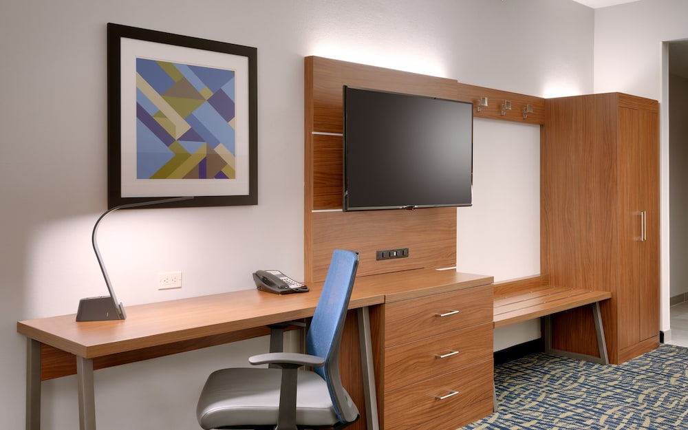 Holiday Inn Express & Suites Gainesville I 75 by IHG - photo 15
