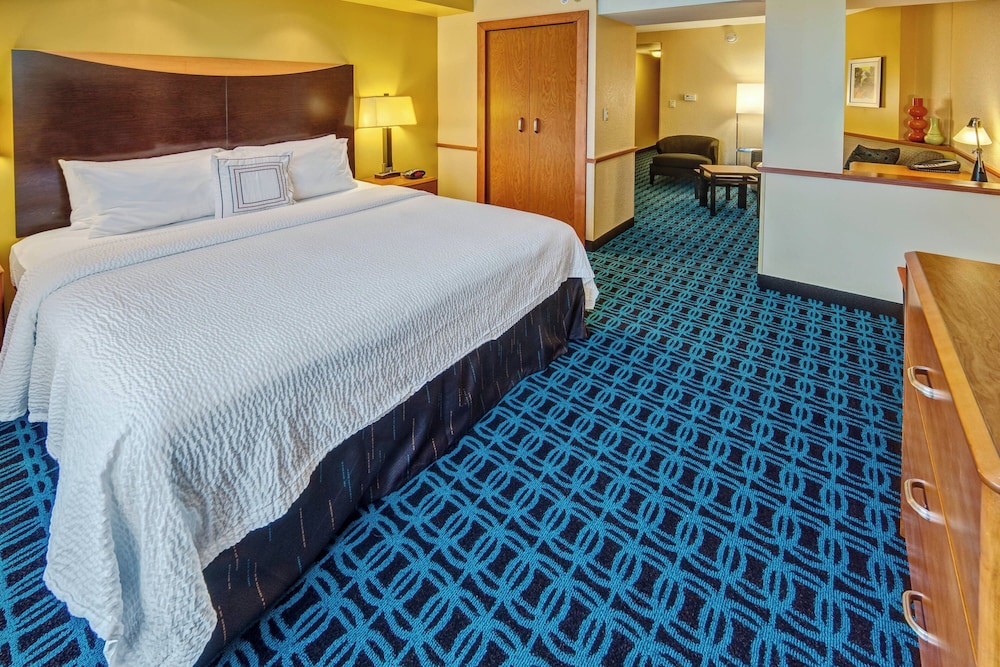 Fairfield Inn & Suites by Marriott Naples - photo 10