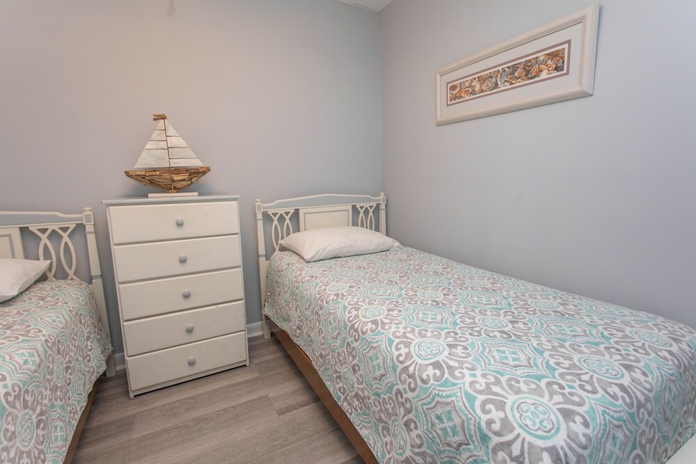 Royal Garden Resort 705 2 Bedroom Condo by RedAwning - photo 11