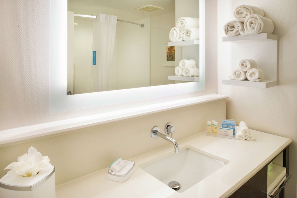 Hampton Inn & Suites Legacy Park Frisco - photo 39