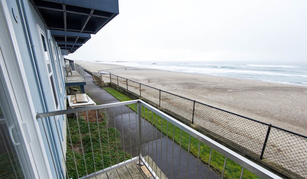 The Sandcastle Beachfront Hotel - photo 59