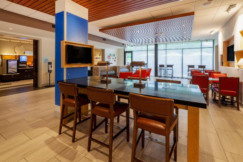 Holiday Inn Express & Suites Brunswick Harpers Ferry Area by IHG - photo 53