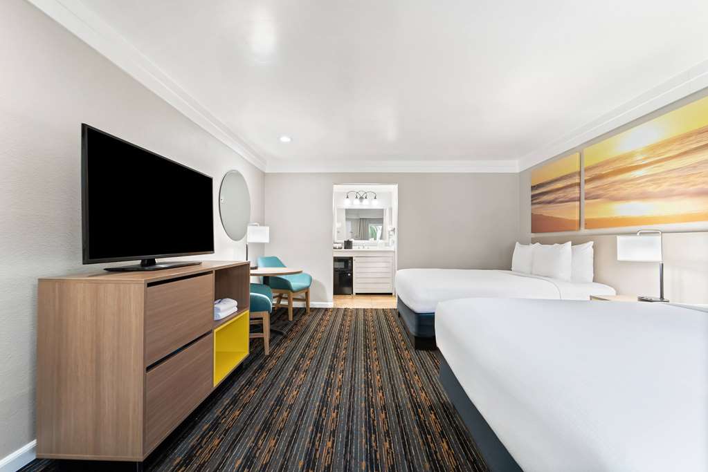Days Inn by Wyndham San Diego Hotel Circle - photo 15